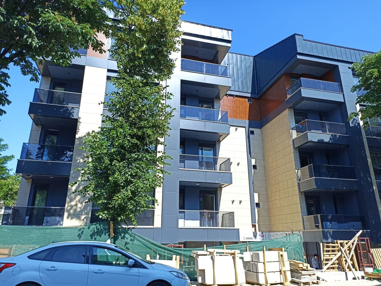 Yeşilköy Modern Rezidans Cam Balkon Korkuluk & Cephe Doğrama — Çelikpen referans uygulaması